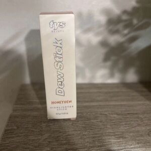 TYS Beauty Dew Stick Highlighter Stick in HONEYDEW 6.5g / 0.23 oz NEW IN BOX